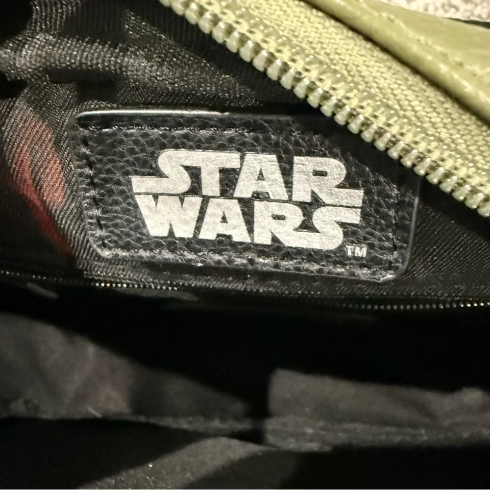 Mandalorian Baby Yoda Grogu Purse Disney Dani by Danielle Nicole Crossbody EUC - Picture 5 of 9